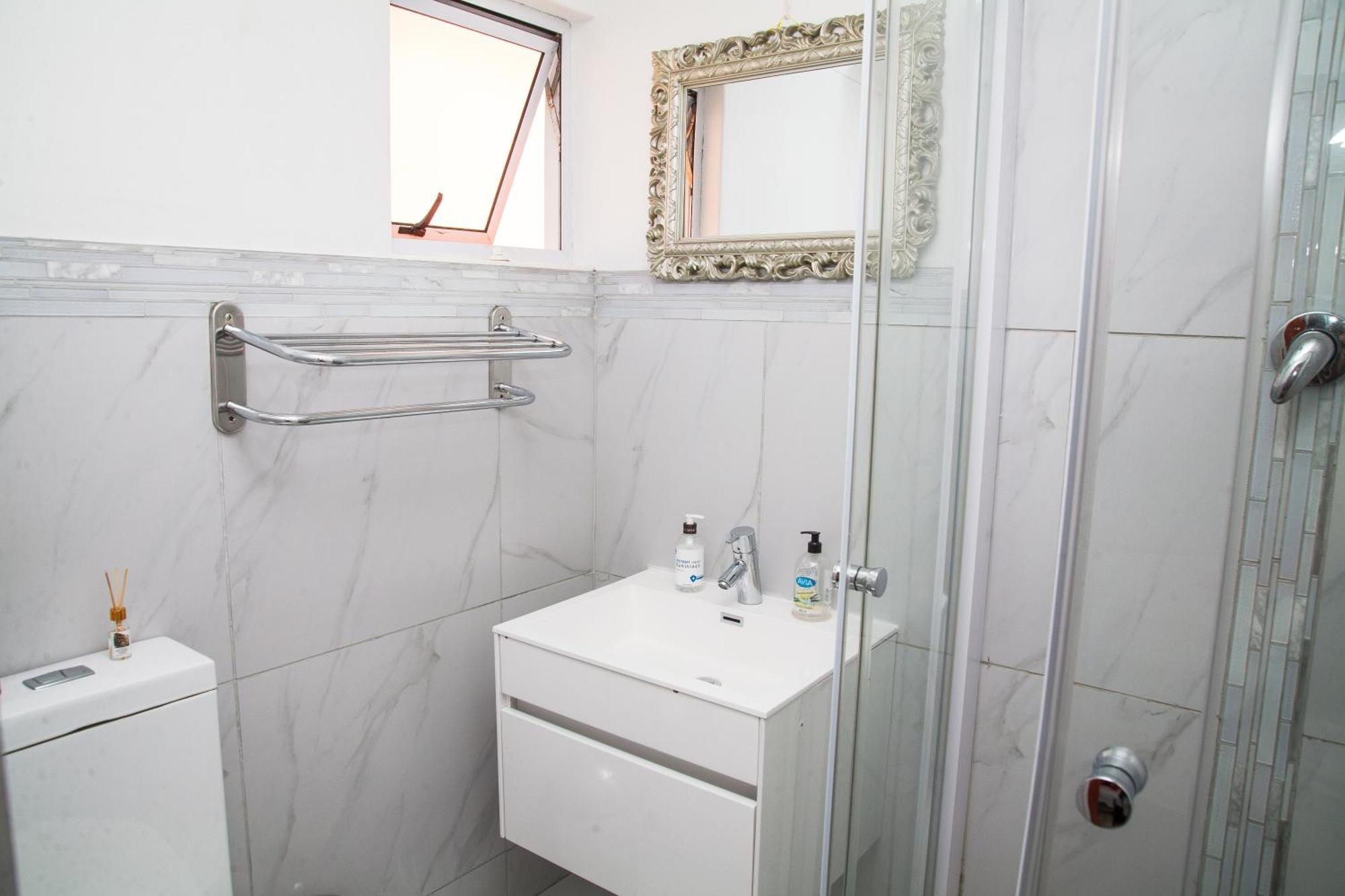 Luxurious Flatlet In The Heart Of Mowbray *
